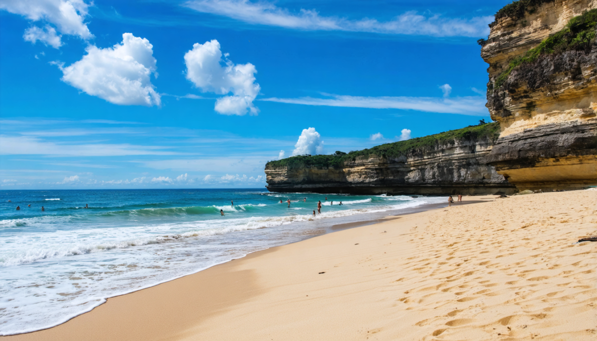 explorez les 10 plages incontournables d'uluwatu à bali grâce à notre guide complet pour des vacances inoubliables entre sable, surf et paysages paradisiaques.